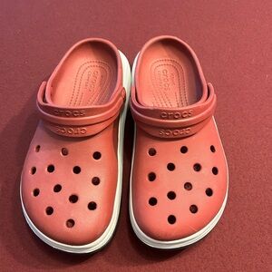 Crocs “Iconic comfort” Size M8-W10 Red/white worn 1 time